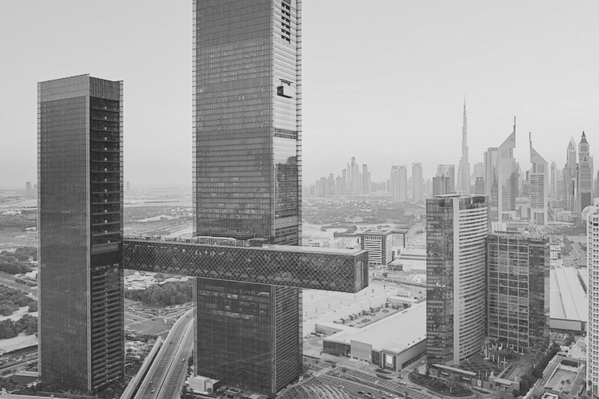 Коммерческая недвижимость Дубай 2026 — офис JLT и Dubailand