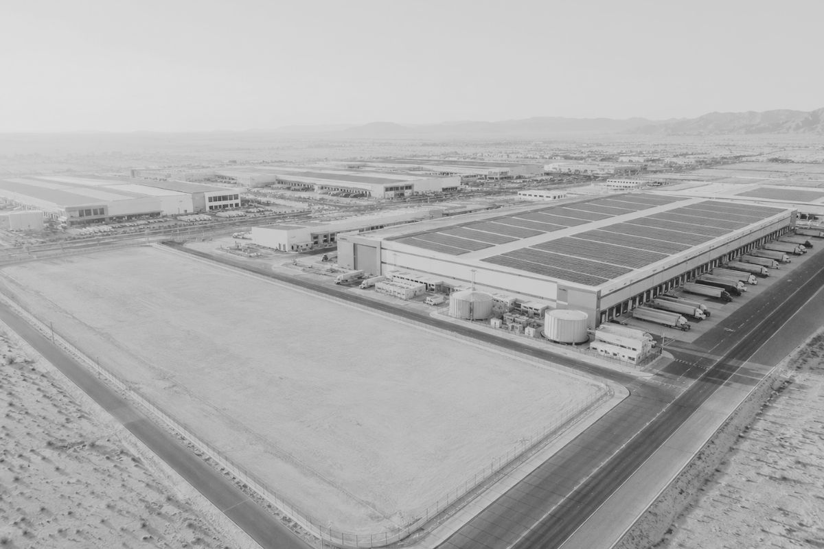 UAE industrial real estate offtake demand manufacturing capacity